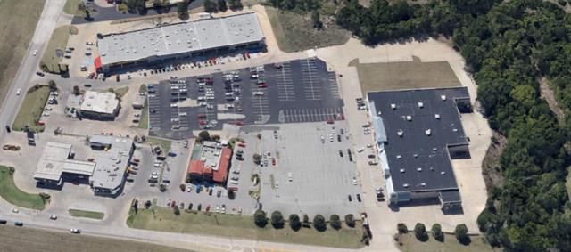 Shafer Crossing Retail Center: 2918 N US Highway 75, Sherman, TX 75090